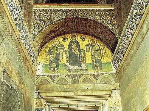 하기아 소피아 성당 벽화. 터키의 이스탄불에 있는 비잔틴 건축의 대표적 걸작인 하기아 소피아 성당의 내부에 있는 벽화. 두산세계대백과사전 사진