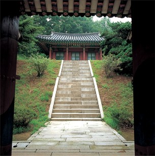 자운서원의 사당. 남한에 있는 율곡의 서원 중 대표적인 곳